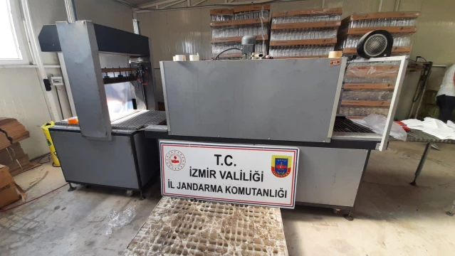 İzmir'de 3 bin 560 litre taklit sıvı yağ ele geçirildi