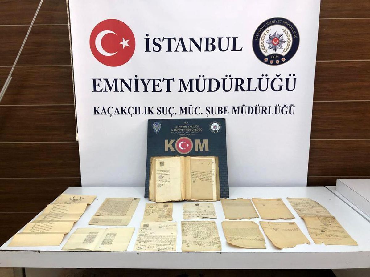 Kadıköy\'de Osmanlı Devleti\'nde kadılara ait kayıp mahkeme tutanakları ve anayasal belgeler ele geçirildi