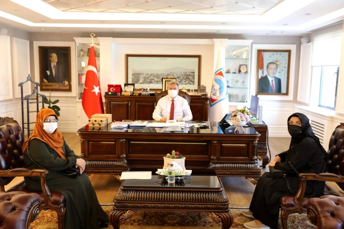 Kayseri İHH Kadın Kolları\'ndan Başkan Palancıoğlu\'na ziyaret
