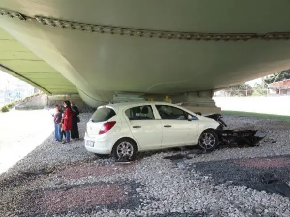 Kaza yerine koştu, eşi için gözyaşı döktü