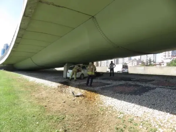 Kaza yerine koştu, eşi için gözyaşı döktü