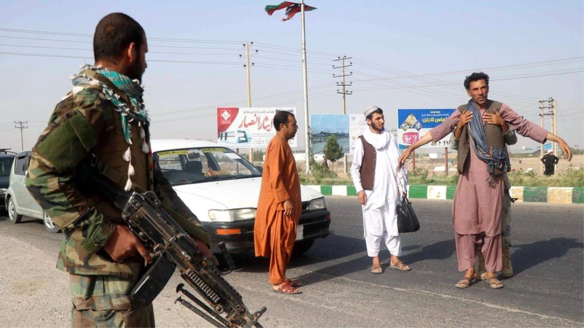 Taliban Afganistan\'da bazı sınır kapılarını ele geçirdi