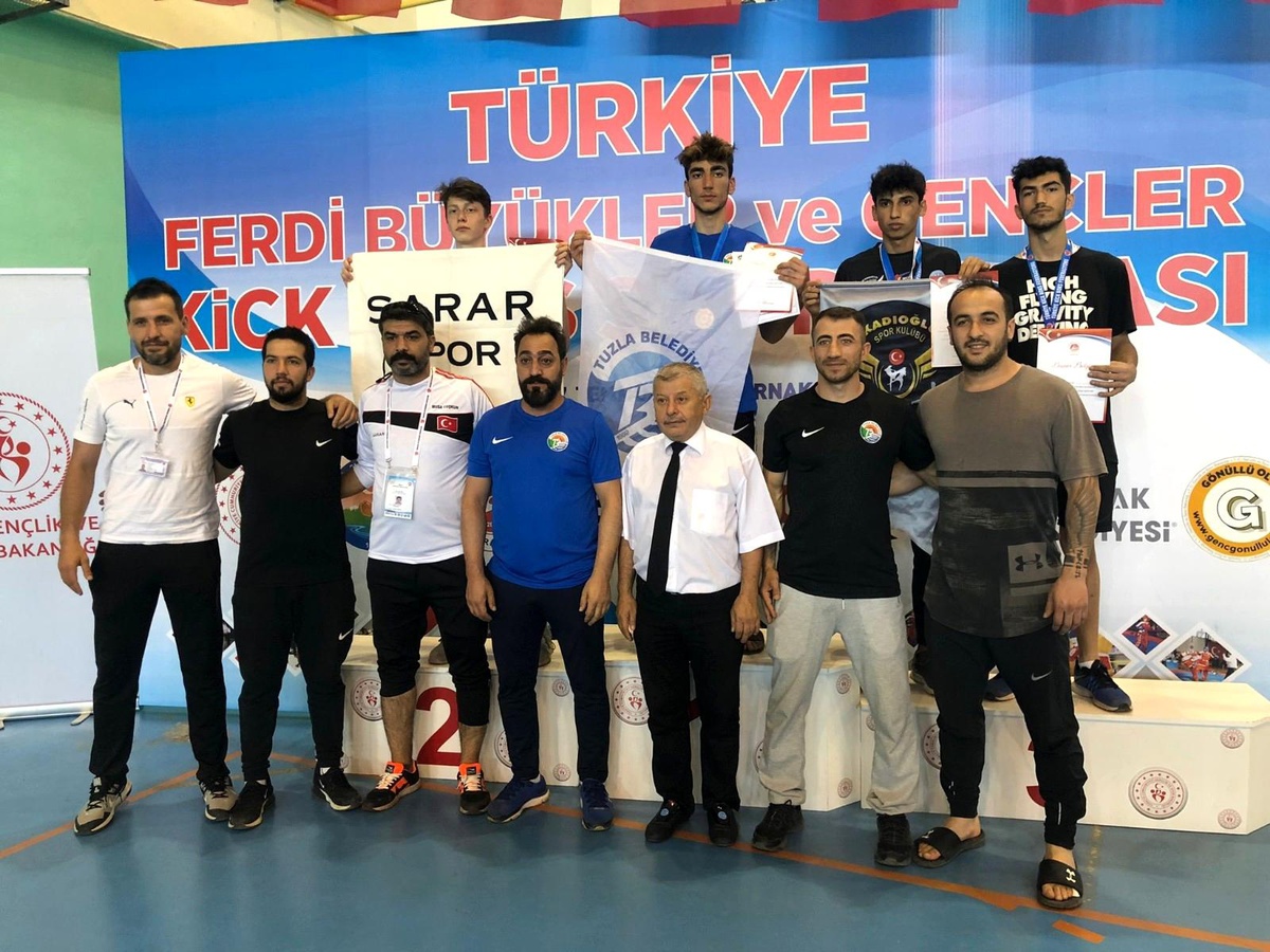 Türkiye Ferdi Kick Boks Şampiyonası\'na Tuzla Belediyesi sporcuları damga vurdu