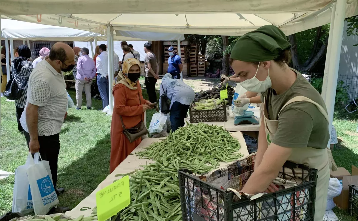 Üsküdar\'da köy pazarı açıldı