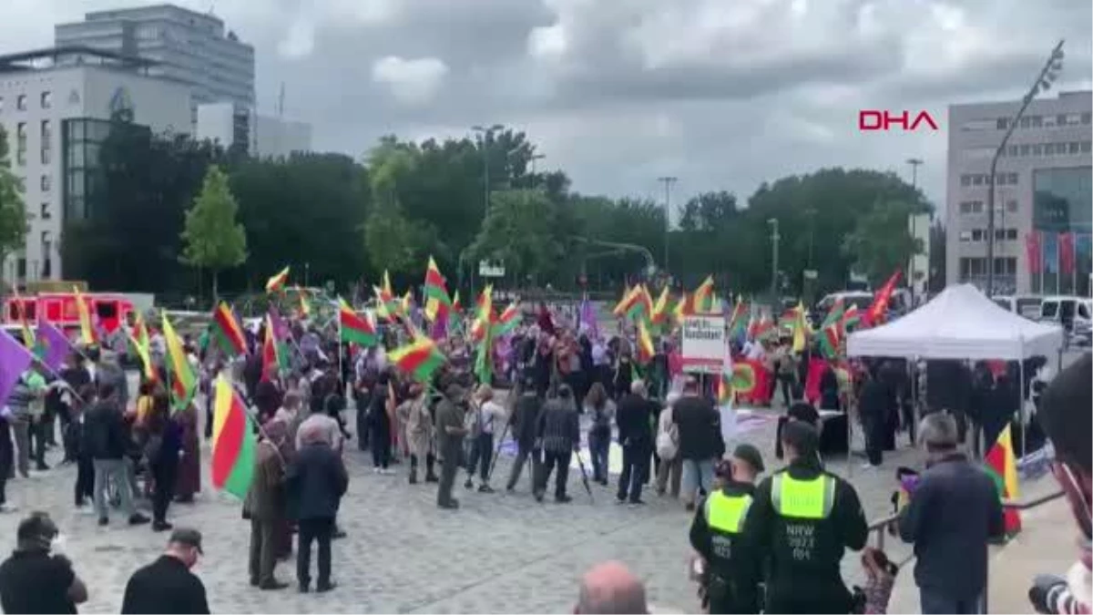 Son dakika haberi! Almanya\'da PKK destekçileri Alman polisini protesto etti