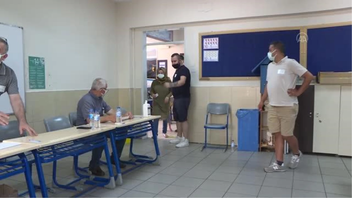 Bulgaristan vatandaşları, erken genel seçim için sandık başına gitti