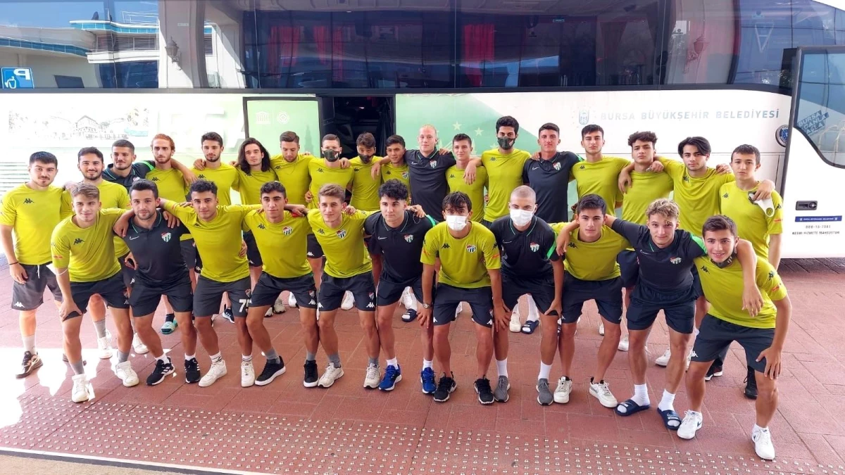 Bursaspor\'un gençleri A takımı Afyon\'da ziyaret etti