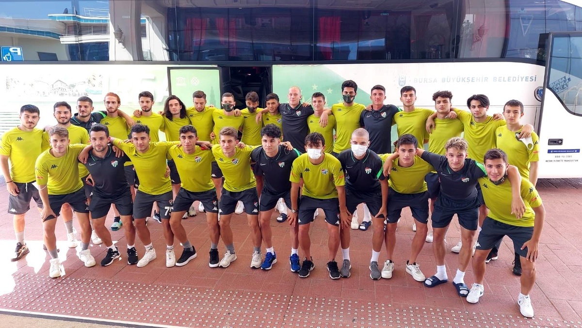 Bursaspor\'un gençleri A takımı Afyon\'da ziyaret etti
