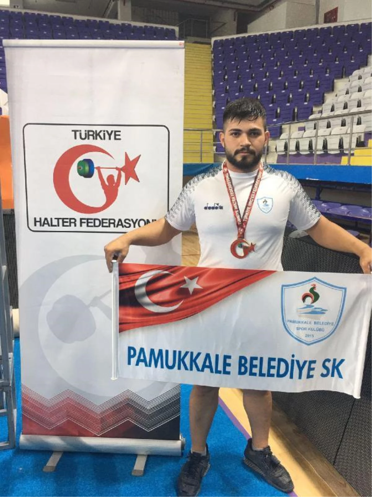 Pamukkale Belediyesporlu halterci Mehmet Avcıl, 23 Yaş Altı Türkiye Şampiyonası\'nda Türkiye rekoru kırdı