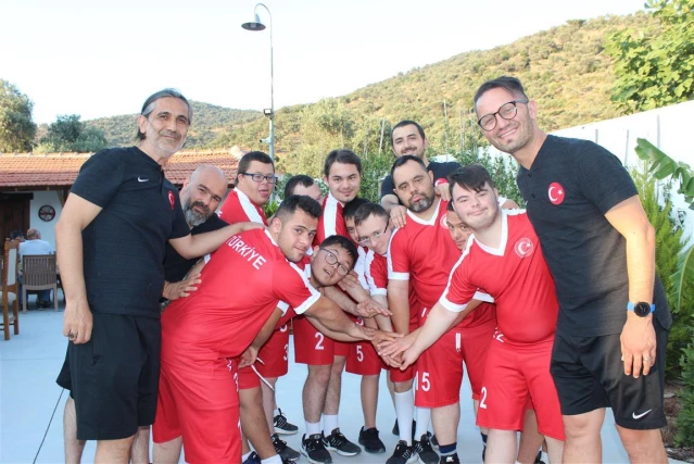 Down Sendromlular Futsal Milli Takımı Avrupa Şampiyonası öncesi İzmir'de çalışmalarını sürdürüyor