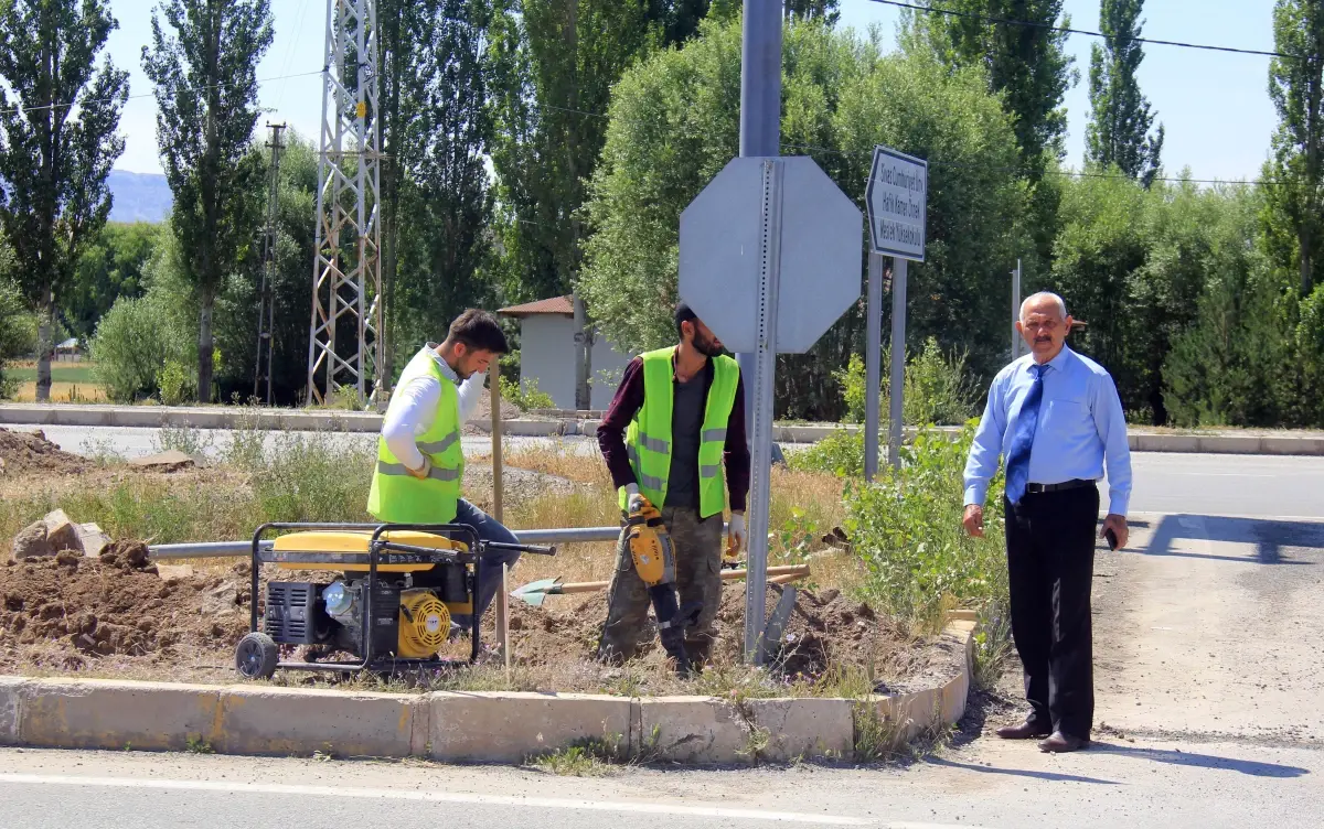 Son dakika haberi | Hafik\'te kazaların yaşandığı kavşağa trafik lambaları konuluyor