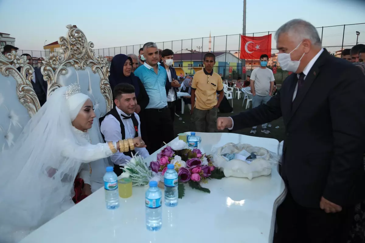 Hakkari\'de mayına basarak bacaklarını kaybeden gazi Tarık Cür, Tekirdağ\'da dünyaevine girdi