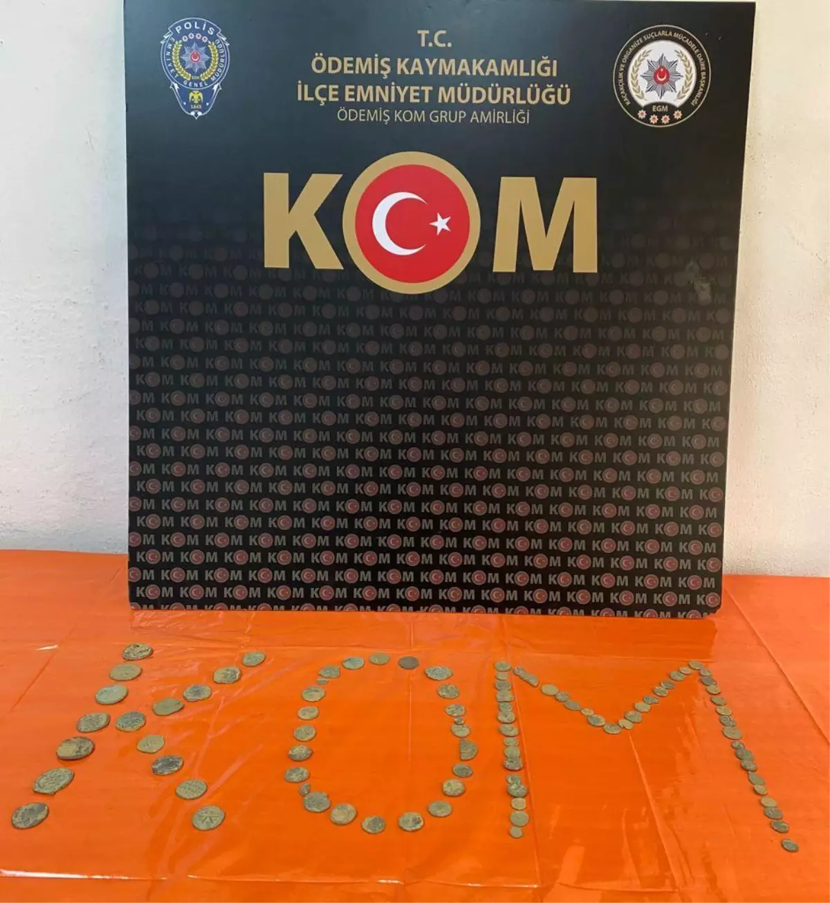 İzmir\'de, Bizans dönemine ait 88 sikke ele geçirildi