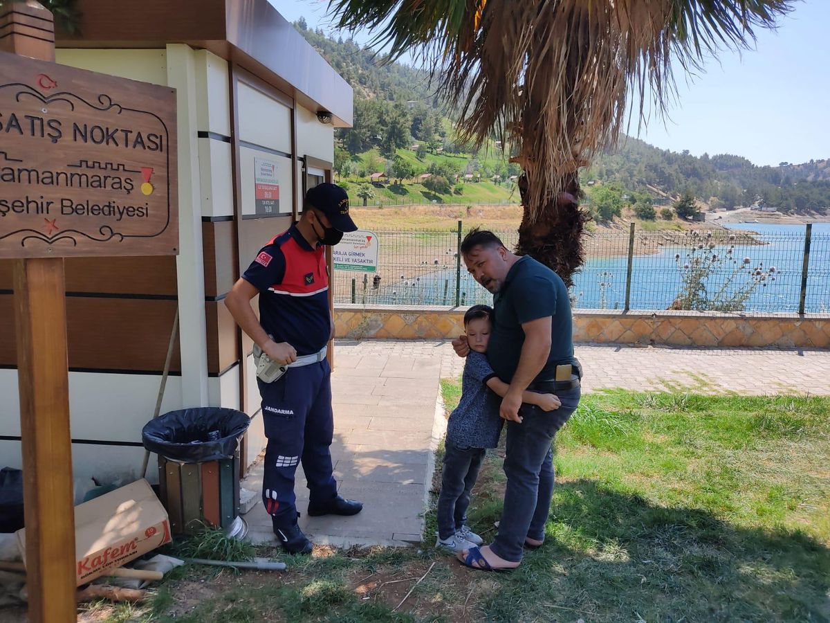 Kahramanmaraş\'ta kaybolan çocuk jandarma ekiplerince ailesine teslim edildi