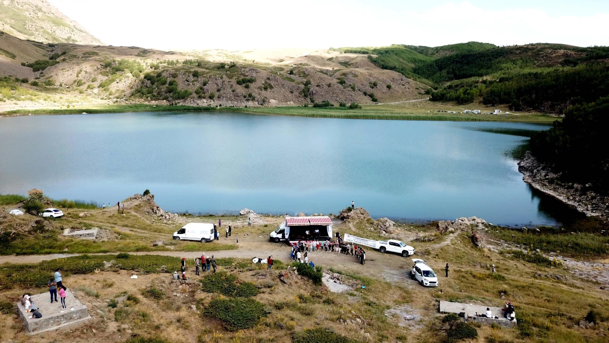 Son dakika haberi... Nemrut Krater Gölü\'nde çevre temizliğine dikkati çekmek için tiyatro oyunu sahnelendi