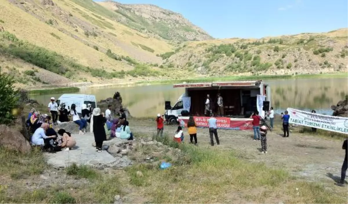 Son dakika haberi: Nemrut Krater Gölü\'ne kursiyer kadınlardan gezi; temizlik yapıp, halay çektiler