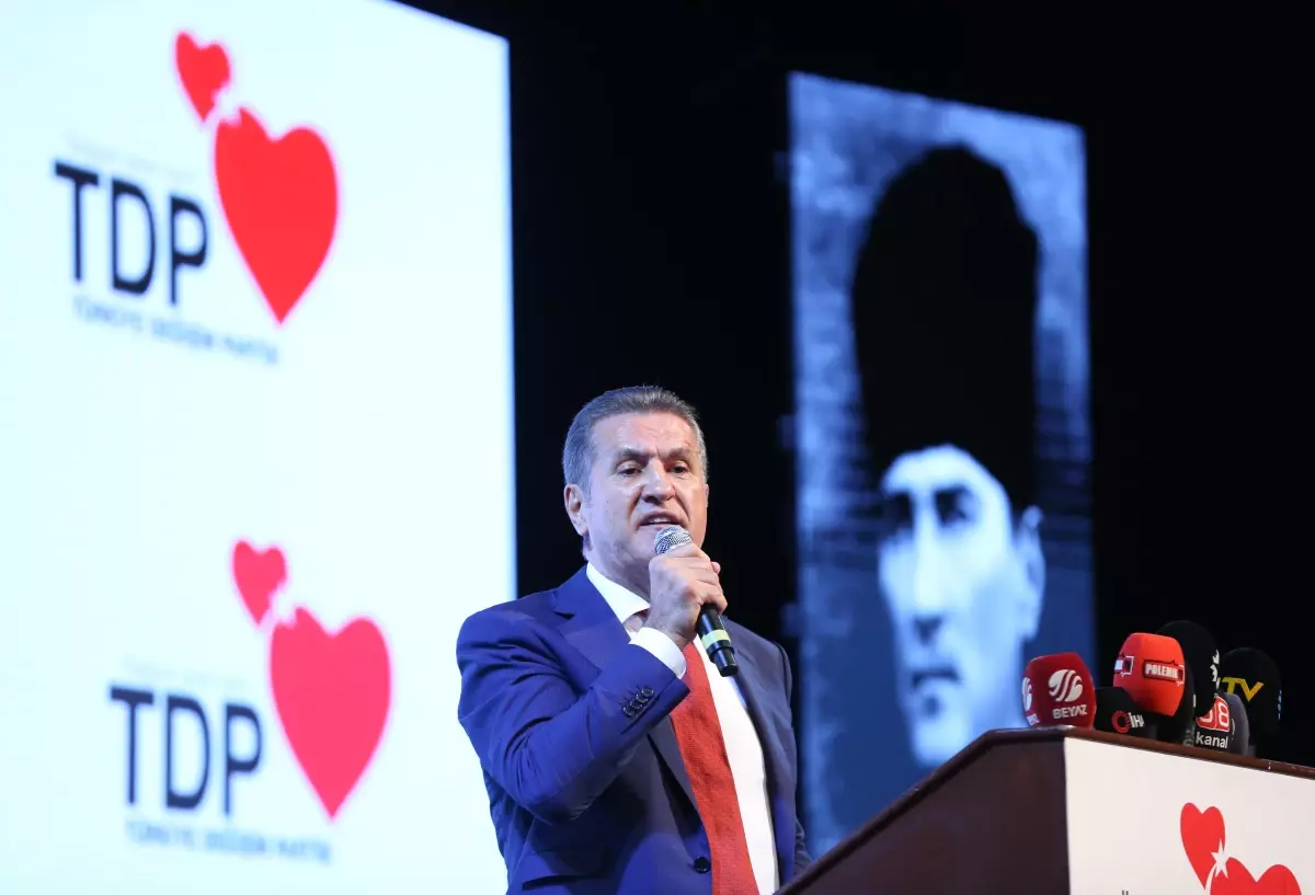 TDP Genel Başkanı Mustafa Sarıgül, partisinin İstanbul 1. Olağan Kongresi\'ne katıldı