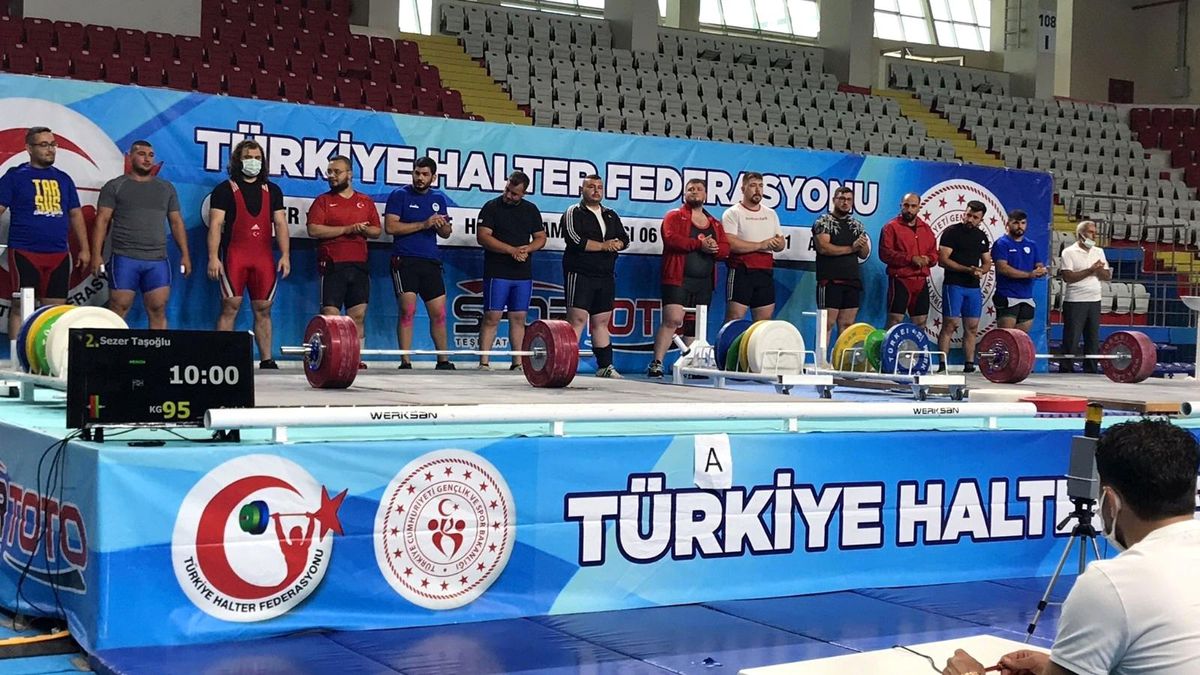 Ağrılı halterci Türkiye ikincisi oldu