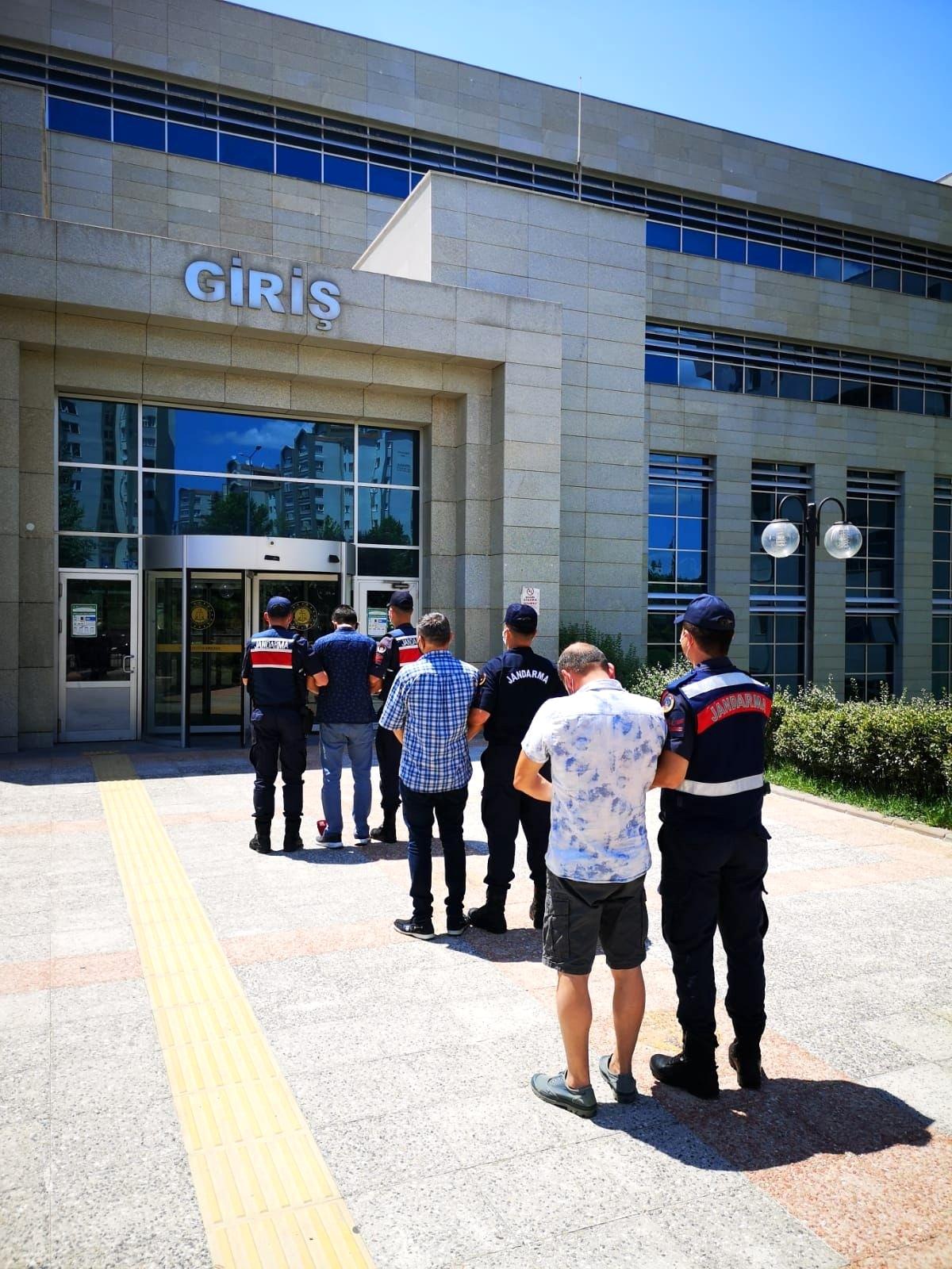 Altı farklı marketten hırsızlık yapan zanlılar kıskıvrak yakalandı
