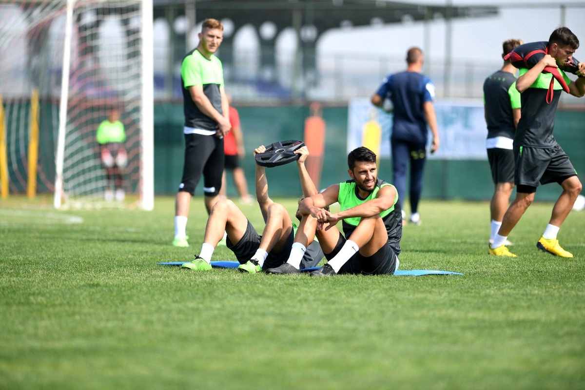 Bursasporlu futbolcular sınırları zorladı