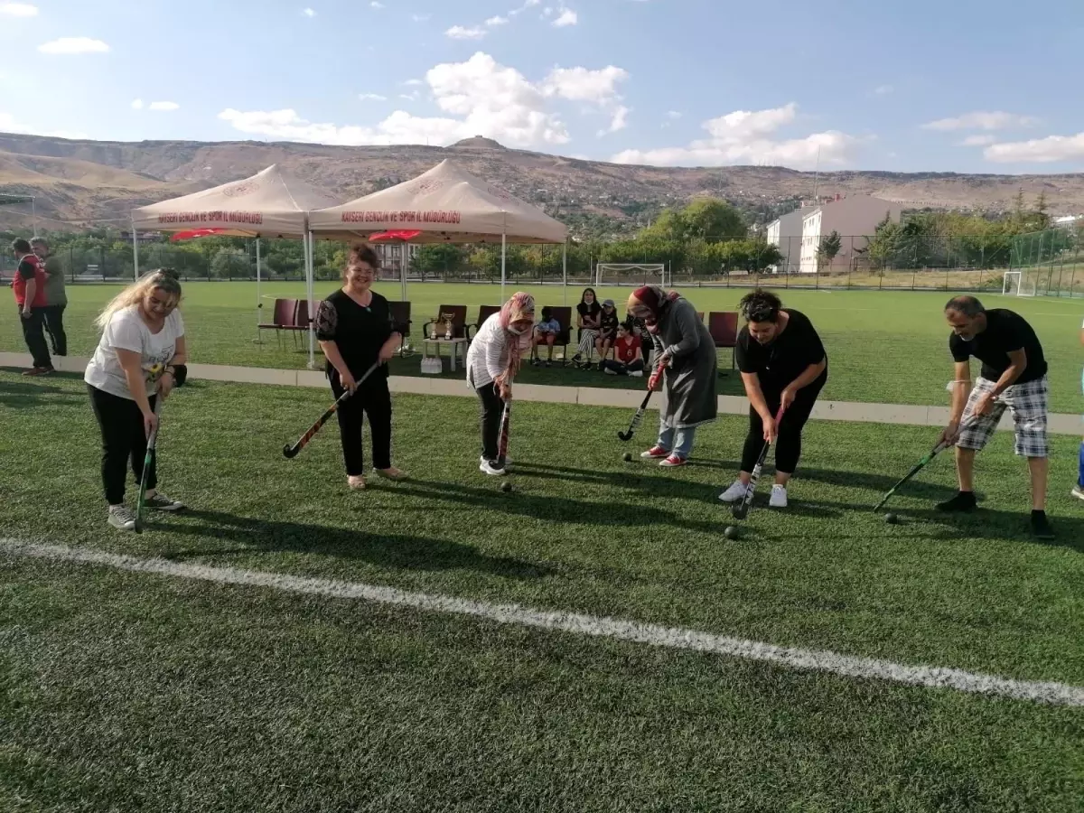 Çim Hokeyi müsabakalarını tamamladı