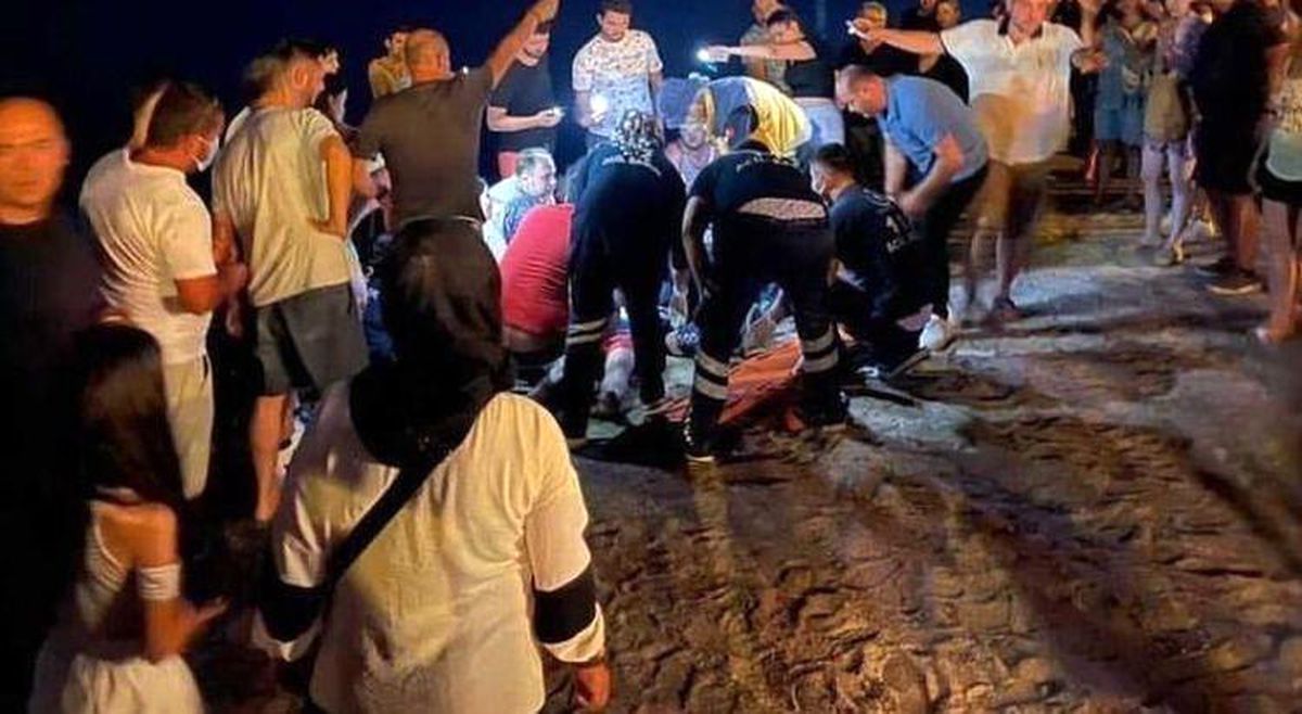 İzmir\'de serinlemek için denize giren 13 yaşındaki çocuk boğuldu