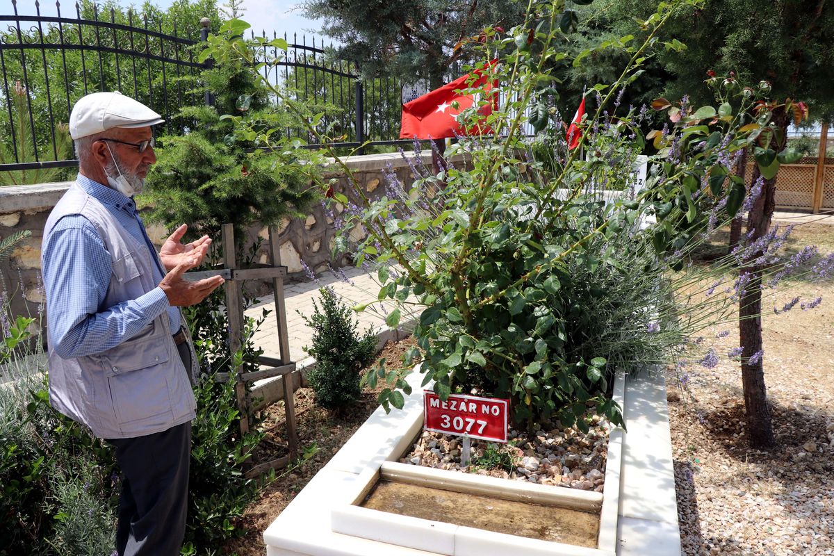 Elazığlı şehit polis babasından "Unutulursa yeni 15 Temmuzlar olabilir" uyarısı