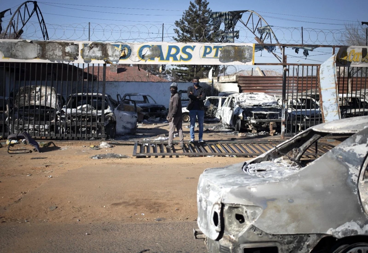 Güney Afrika\'daki protestolarda 6 kişi hayatını kaybettiOrdu yağma ve protestoları bastırmak için sokağa indi