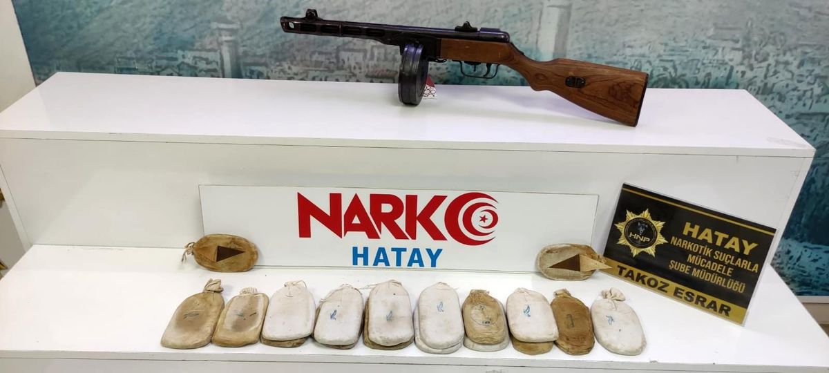 Hatay\'da Thompson silah ve 3 kilo esrar ele geçirildi