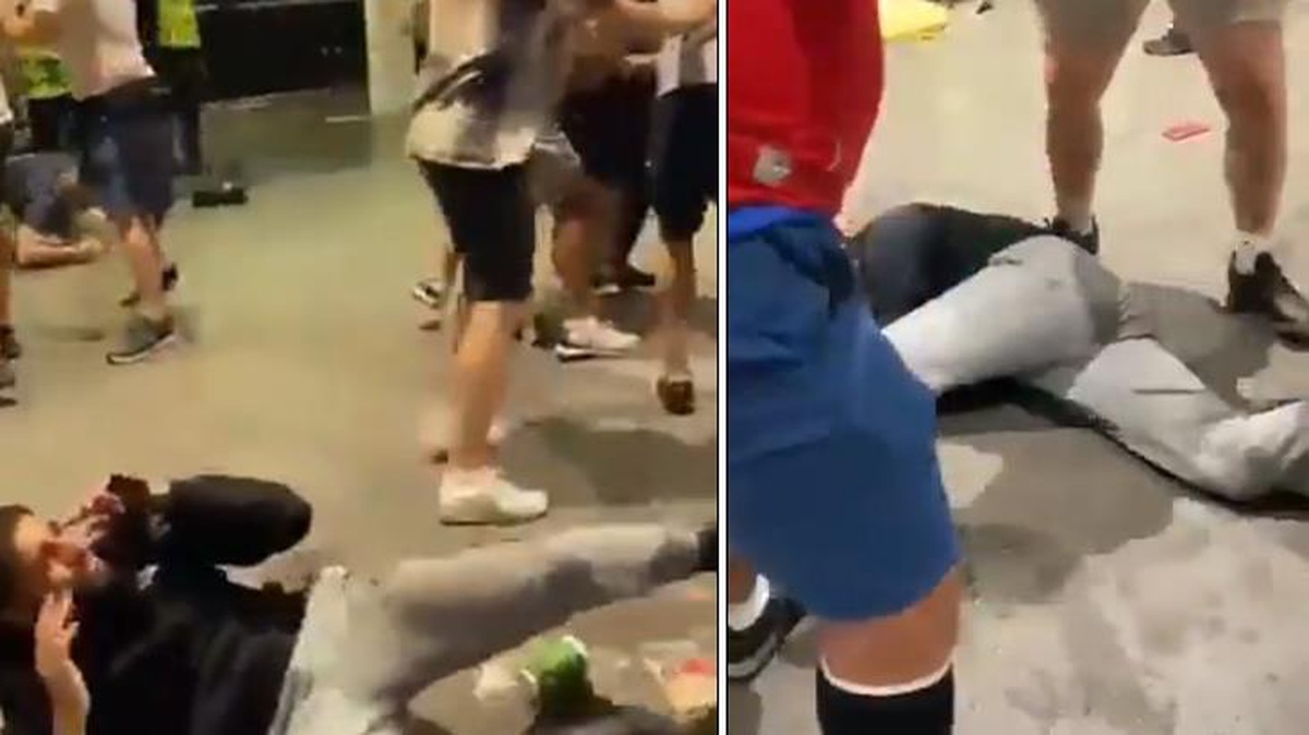 İngilizler yine olay çıkardı! Bu kez 14-15 yaşlarındaki bir taraftarı öldüresiye dövdüler