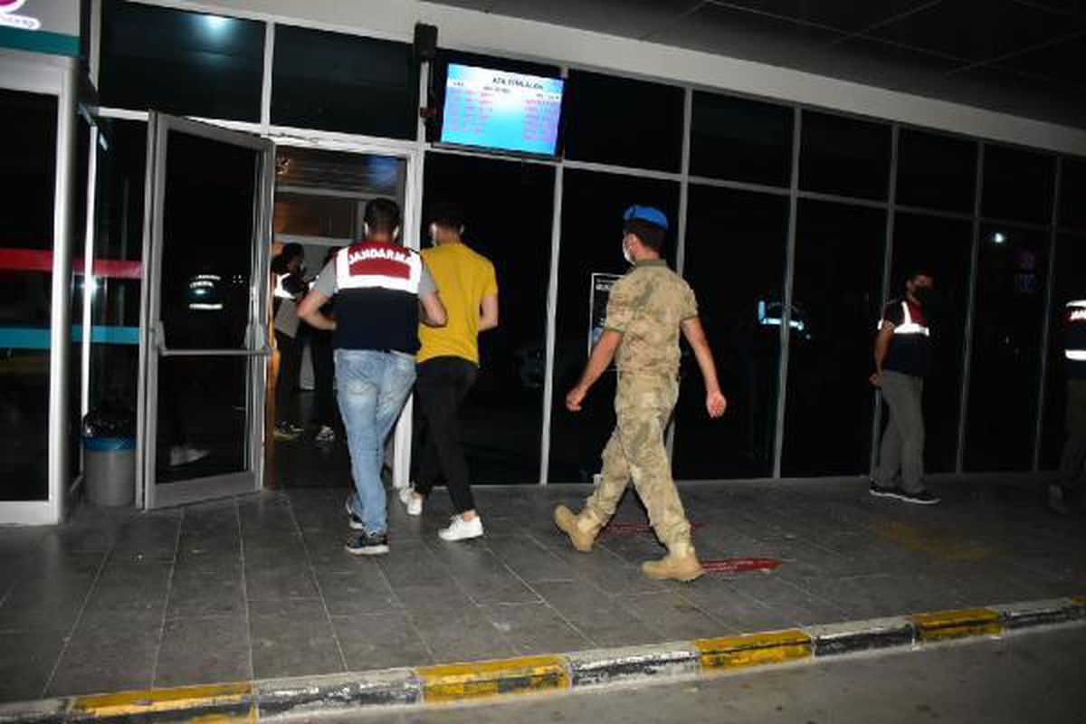 Son dakika haber! İZMİR MERKEZLİ 47 İLDE FETÖ\'YE OPERASYON