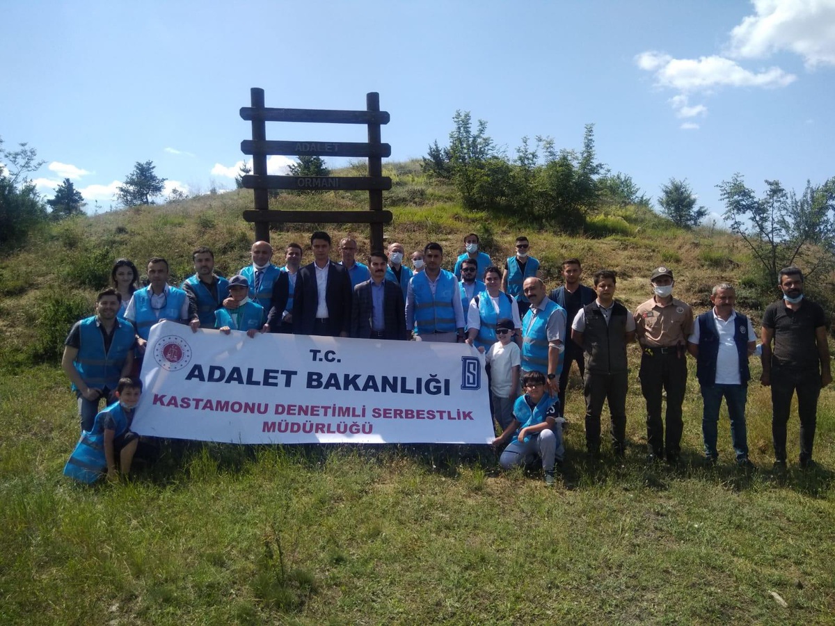 Kastamonu\'da 15 Temmuz şehitleri anısına fidan dikildi