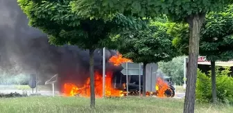 Kaza yapan tır alev alev yandı