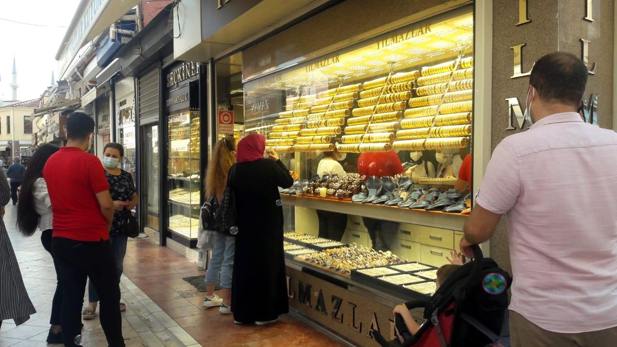 Kuyumcularda gurbetçi yoğunluğu