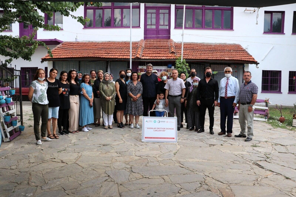 Manisa Büyükşehir Belediyesi üreten kadınları destekliyor