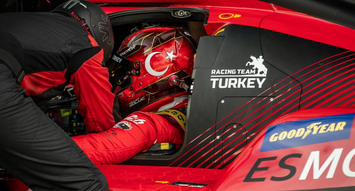 Milli otomobil sporcusu Salih Yoluç, Racing Team Turkey ile İtalya\'da podyuma çıktı
