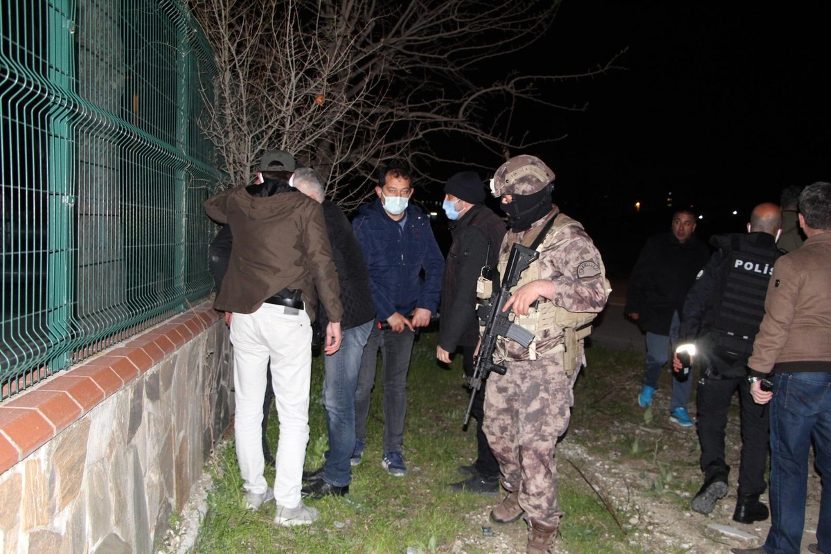 Son dakika haber... PKK ve FETÖ terör örgütü mensuplarına operasyon: 7 gözaltı