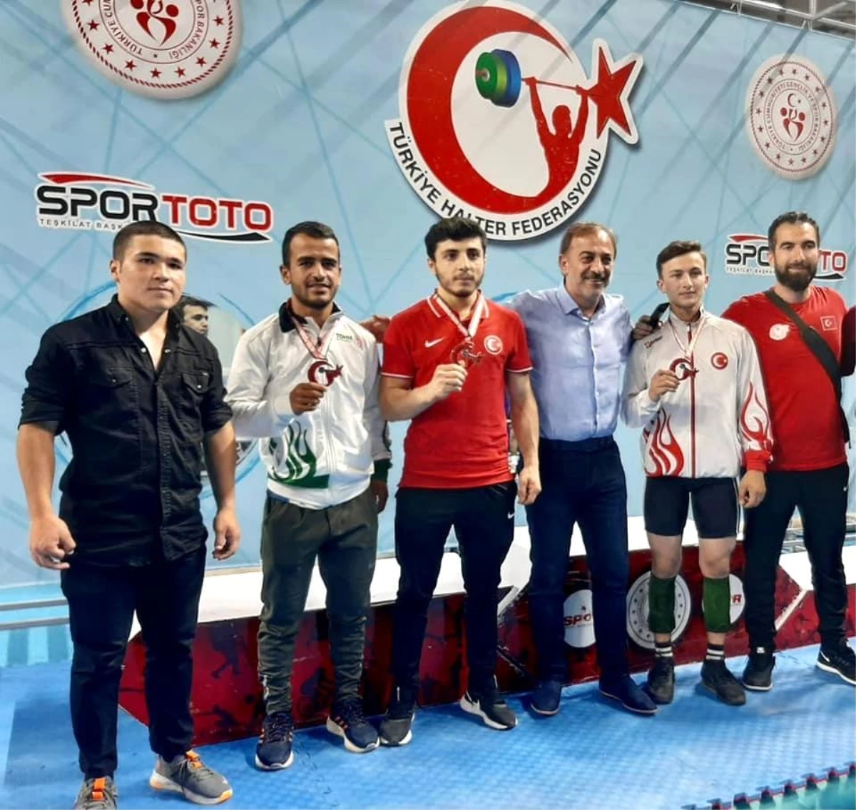 Pursaklar\'dan, Gençler ve U23 Türkiye Halter Şampiyonası\'nda üç gümüş madalya daha