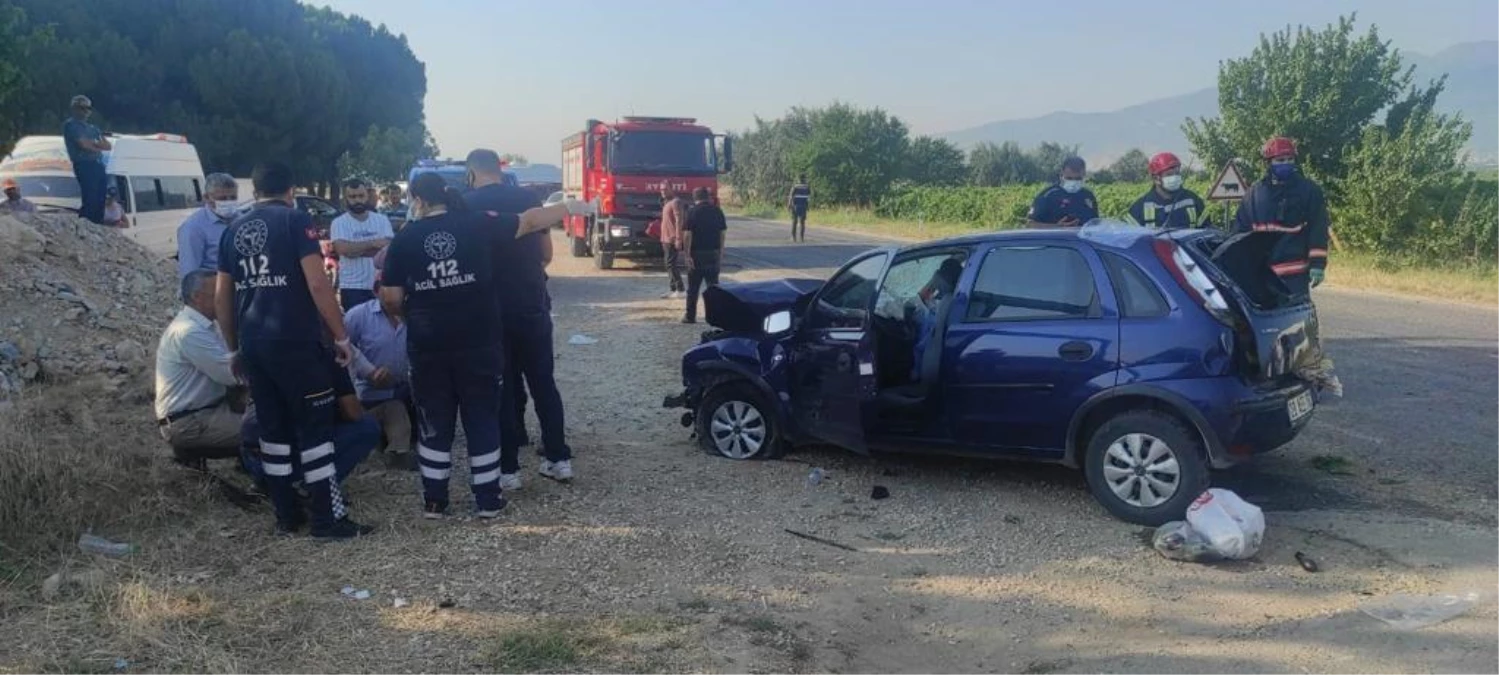 Son dakika haber! Tarım işçilerini taşıyan minibüsle otomobil çarpıştı: 2 kişi öldü, 9 kişi yaralandı