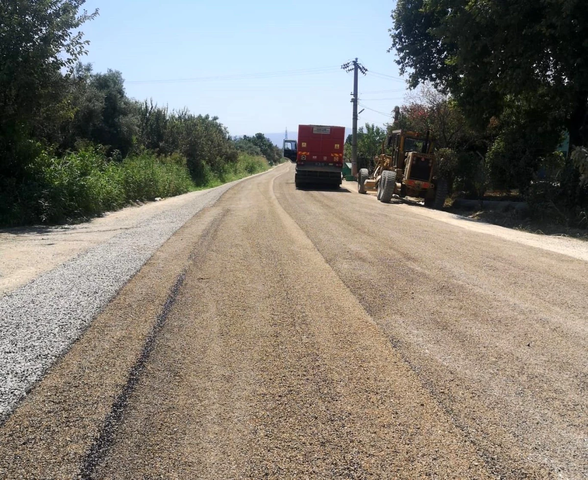 Turgutlu ova yollarındaki asfalt çalışmaları devam ediyor