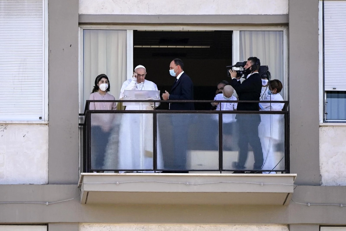 Son dakika: Vatikan: "Papa, birkaç gün daha hastanede kalacak"
