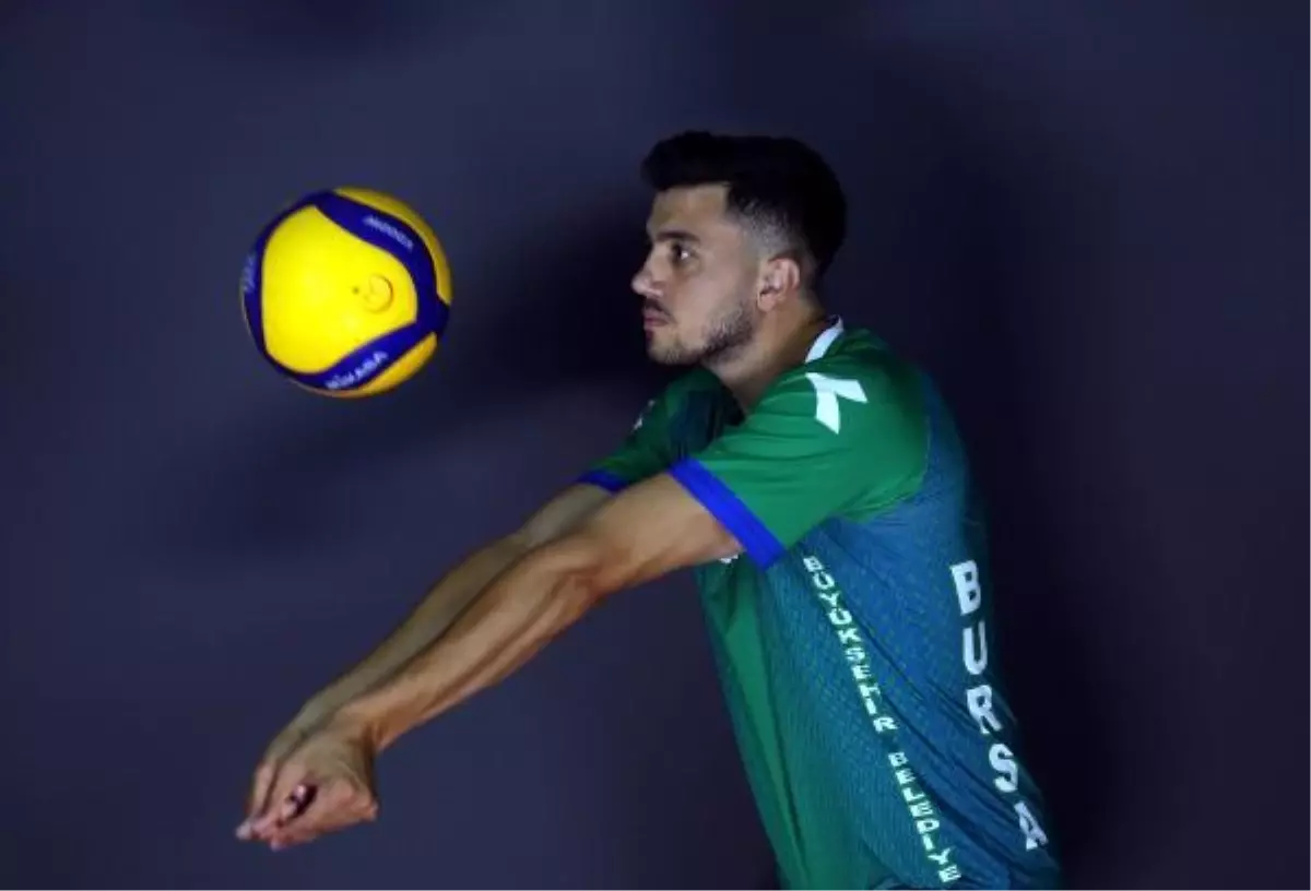 Voleybolda Burhan Zorluer, Bursa Büyükşehir Belediyespor\'a imza attı