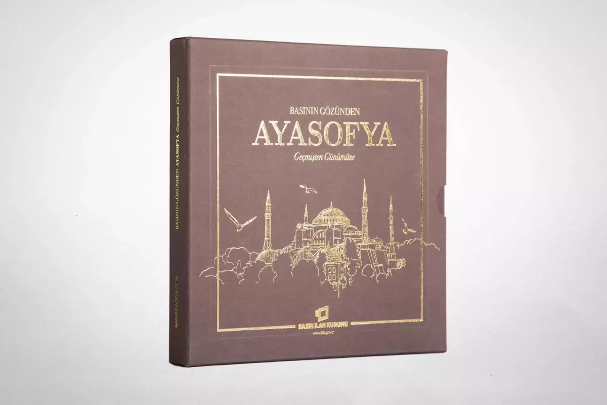 \'Basının Gözünden Ayasofya - Geçmişten Günümüze\' raflardaki yerini aldı