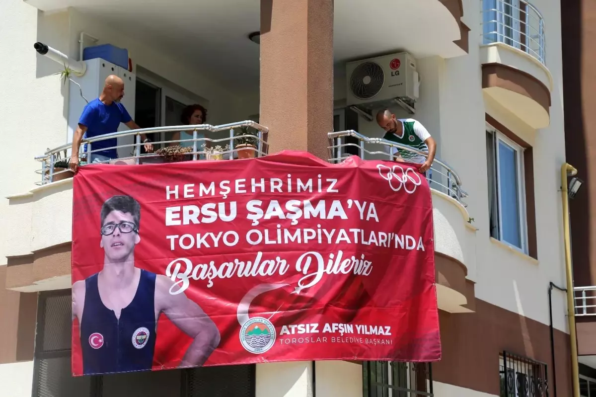 Tokyo Olimpiyatları\'na katılacak sporcular Şaşma ve Şahutoğlu\'na pankartlı destek