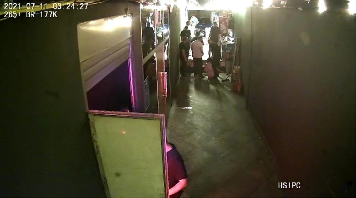 Beyoğlu\'nda gece kulübünde yaşanan dehşetin güvenlik kamera görüntüleri ortaya çıktı