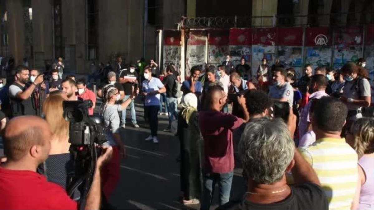 Son dakika haberleri | Beyrut\'taki patlamada ölenlerin yakınları düzenledikleri gösteride güvenlik güçleri ile arbede yaşadı (2)