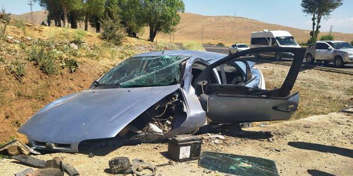 Bitlis\'te takla atan otomobildeki baba ve 3 çocuğu yaralandı