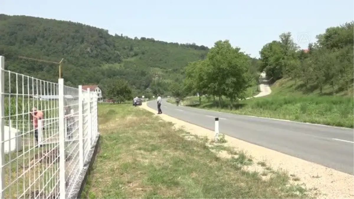 BOSNA HERSEK - Srebrenitsa soykırımı kurbanlarının yakınları sevdiklerinin katledildikleri noktalarda dua etti