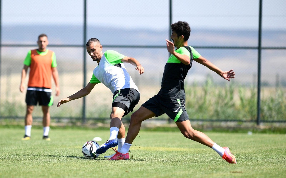 Son dakika haberi! Bursaspor\'un genç oyuncuları forma savaşı veriyor