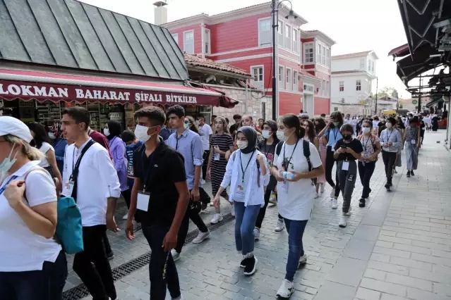 Diyarbakır'dan gelen 100 öğrenci İstanbul'u gezdi